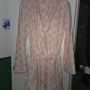 Calvin Klein Signature Women's Pink Robe.